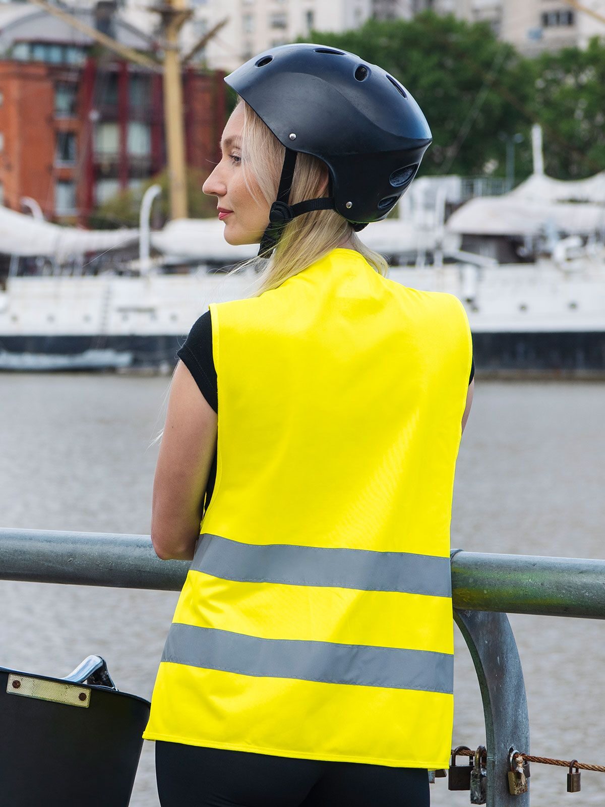 Simple Safety Vest — indossata Simple Safety Vest — indossata