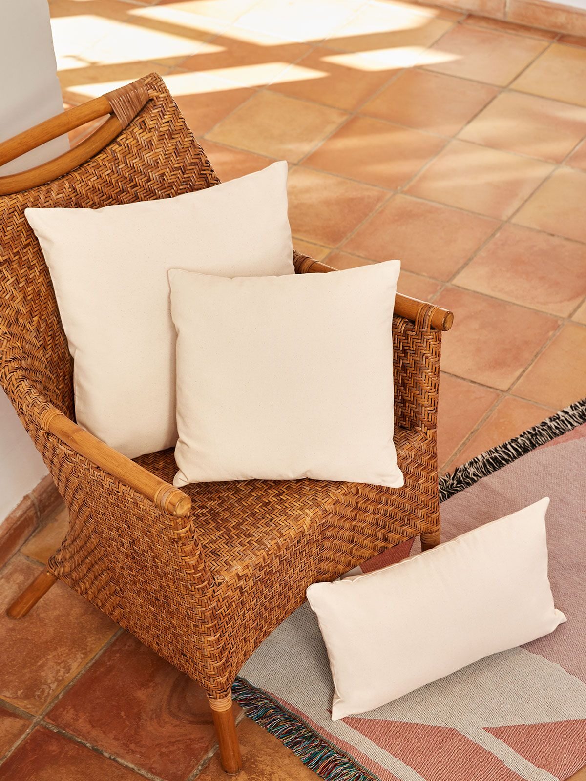 Fairtrade Cotton Canvas Cushion Cover — indossata Fairtrade Cotton Canvas Cushion Cover — indossata